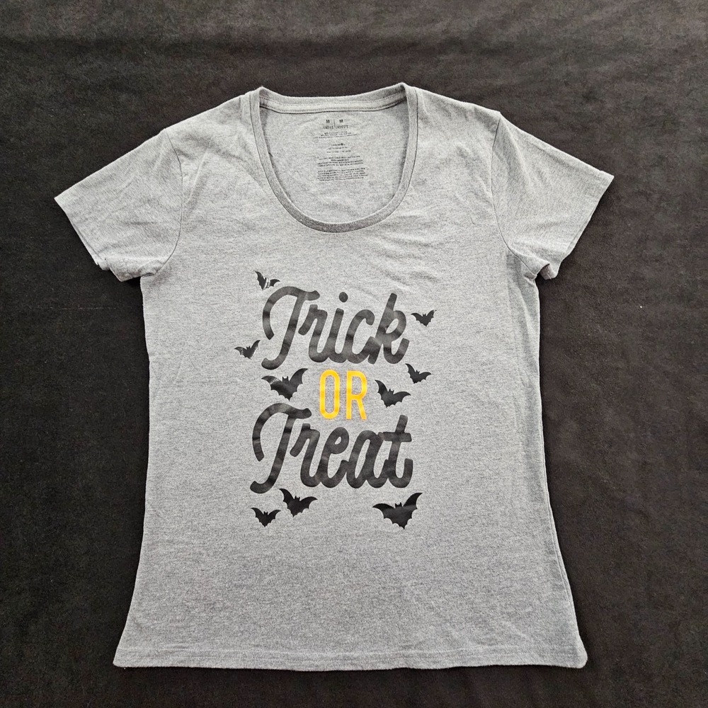 Trick or Treat Bats Halloween Gray Short Sleeve Cotton Blend T-Shirt Women's M